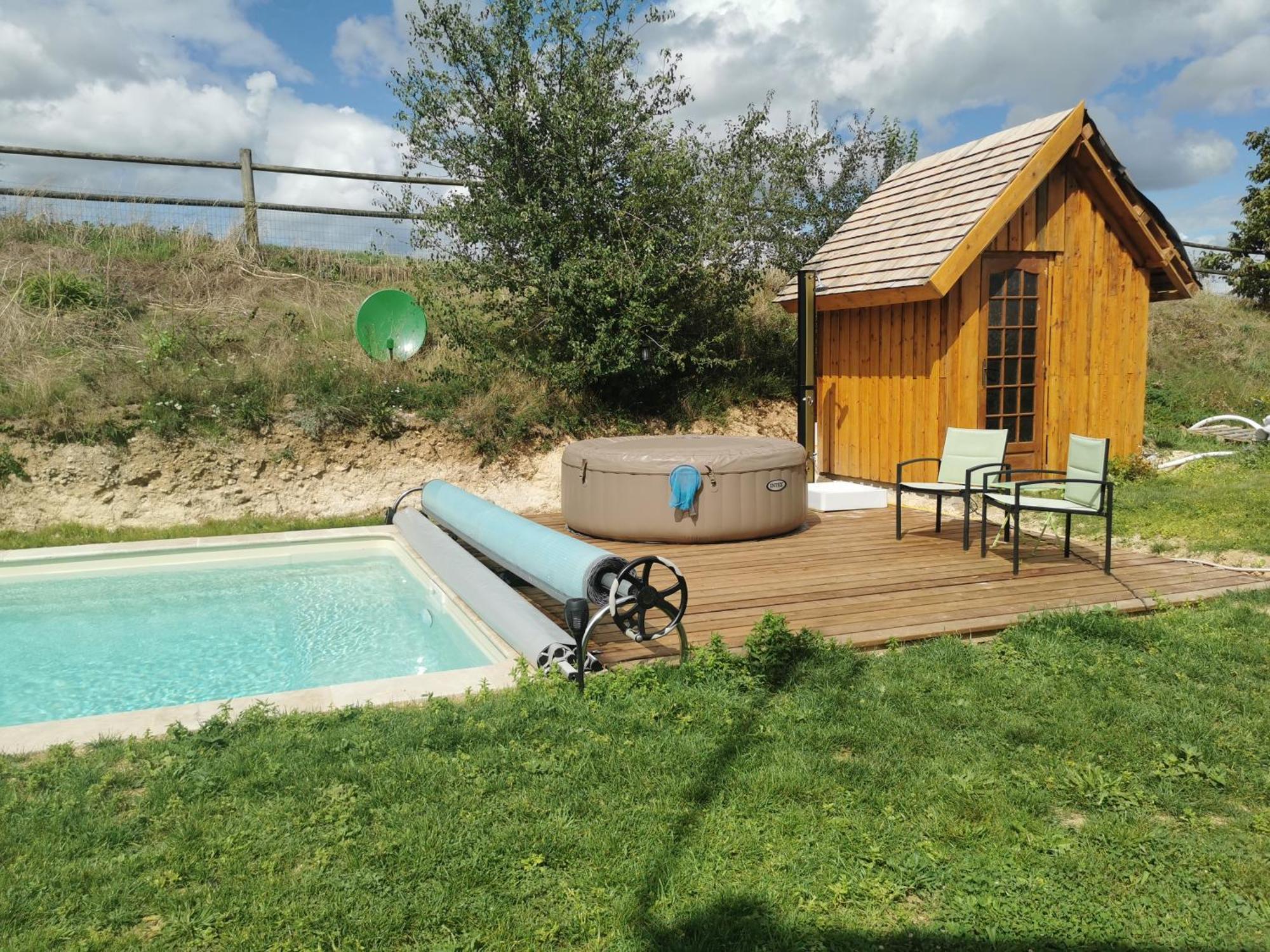 Bed and Breakfast La Bulle Des Champs Champmotteux Exterior foto