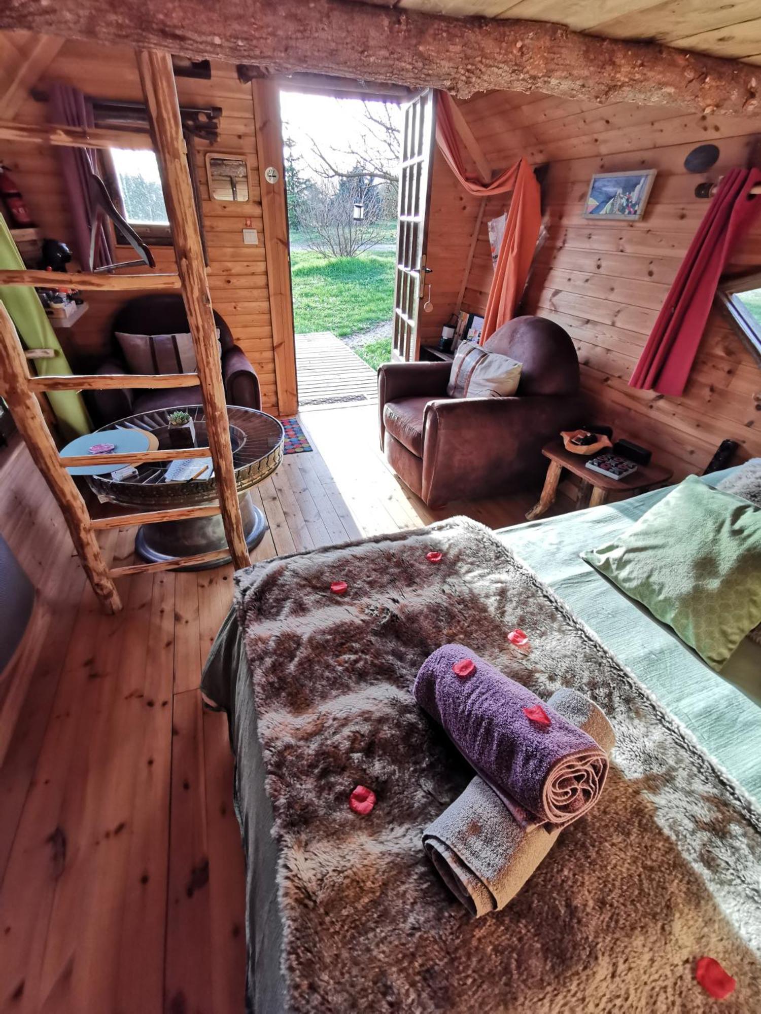 Bed and Breakfast La Bulle Des Champs Champmotteux Zimmer foto